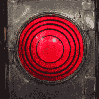 Animation of the lamp's red Fresnel lens from the front, glowing as the lights behind it shift.